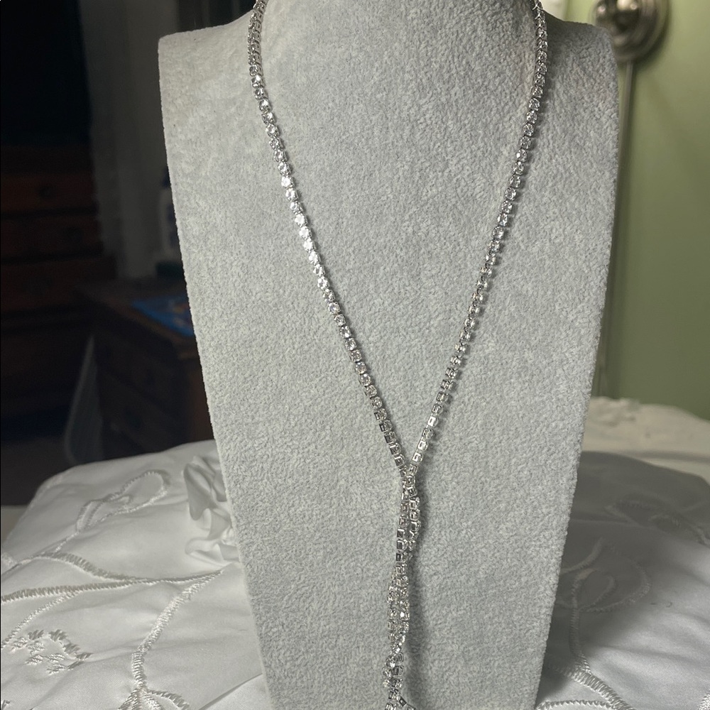 Dazzling Silver Rhinestone Knotted Channel lock Necklace